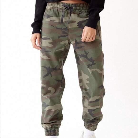 Aritzia Pants - TNA Aritzia Alex Camo Joggers